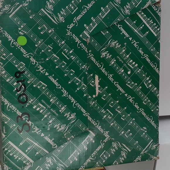San Francisco Music Box Co. 1989 ceramic "decorating the tree" music box. - Picture 13 of 16